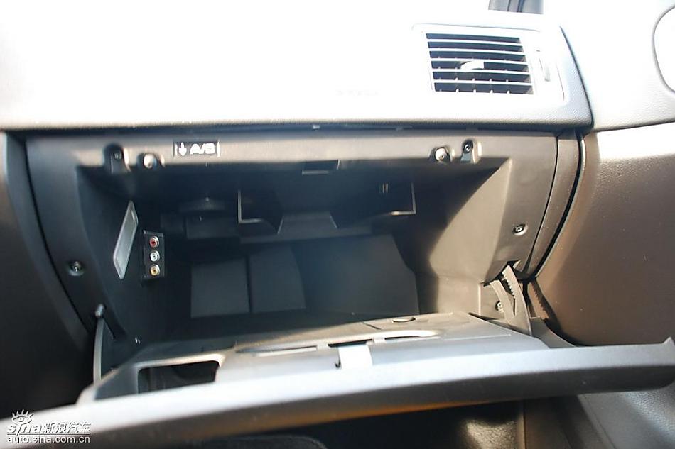 东风标致307两厢内饰实拍图