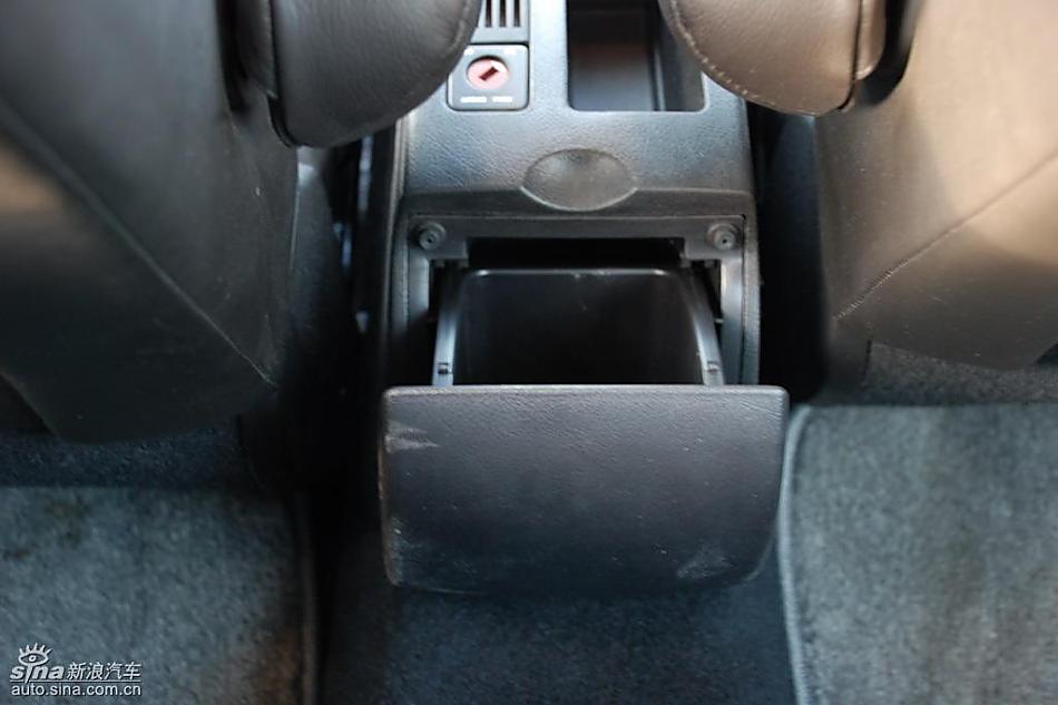 东风标致307两厢内饰实拍图