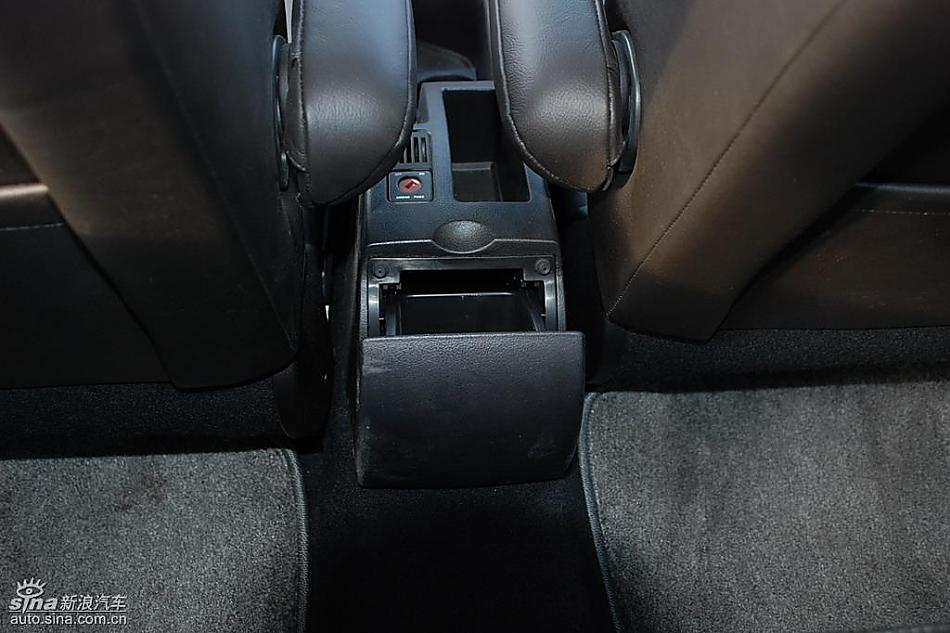 东风标致307两厢内饰实拍图