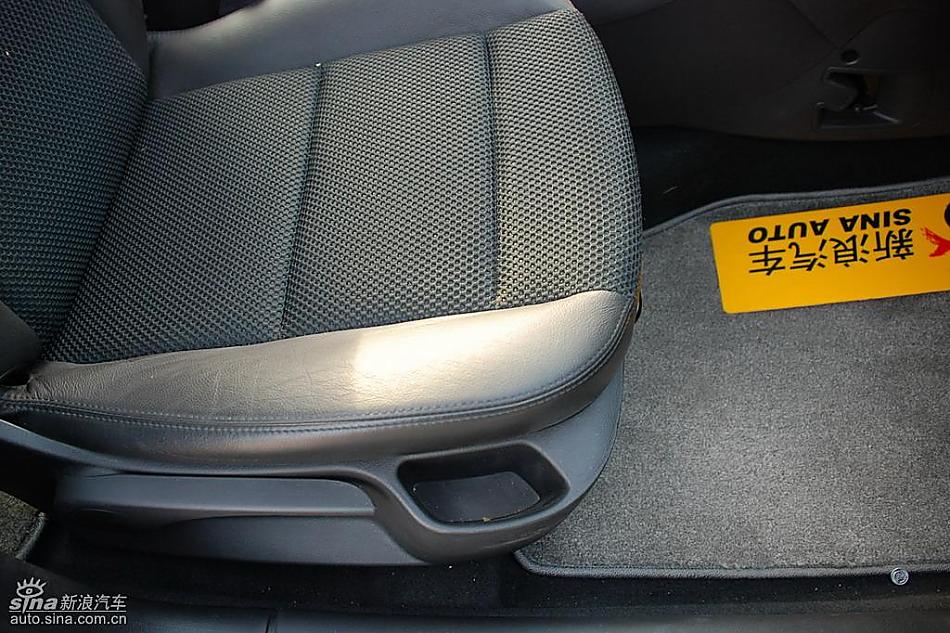 东风标致307两厢内饰实拍图