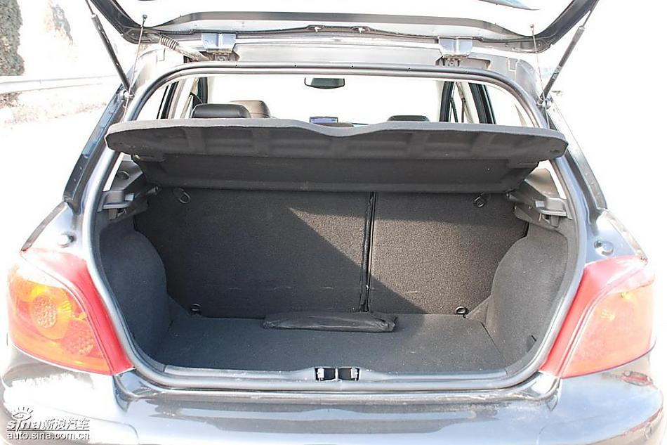 东风标致307两厢内饰实拍图