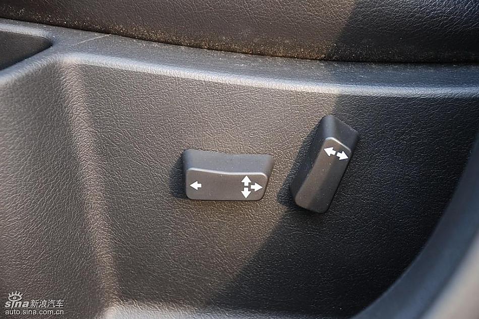 东风标致307两厢内饰实拍图