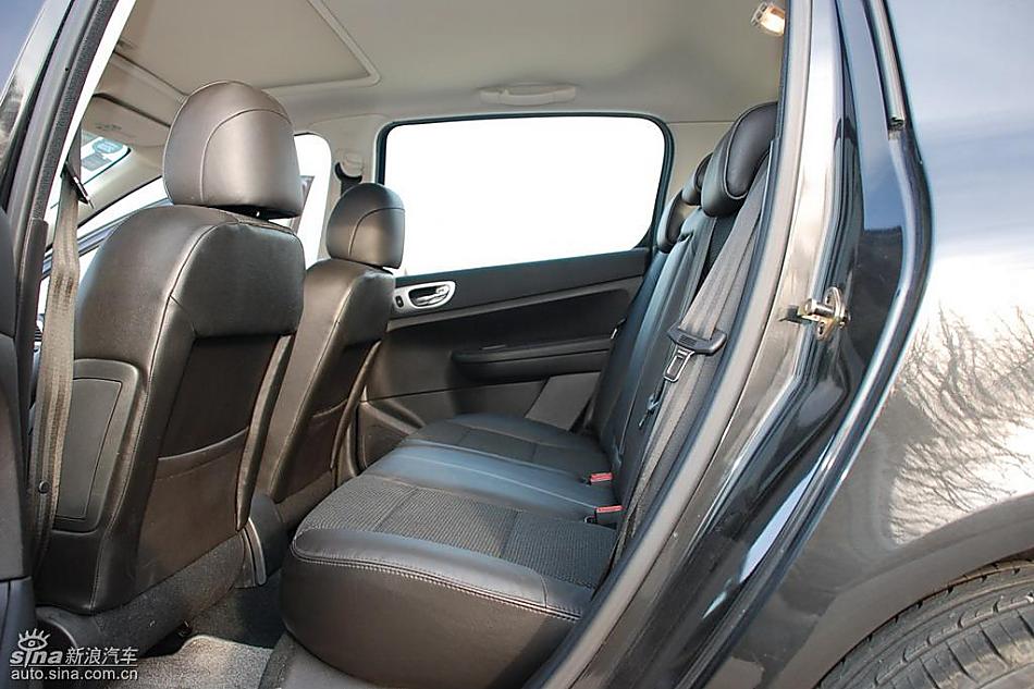 东风标致307两厢内饰实拍图
