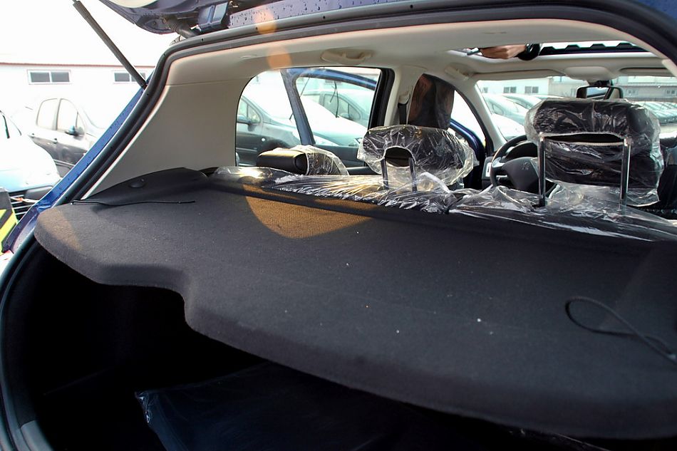 东风标致307两厢内饰