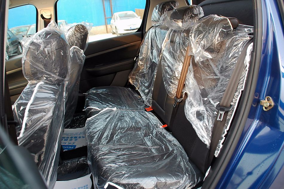 东风标致307两厢内饰