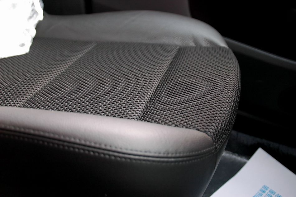 东风标致307两厢内饰