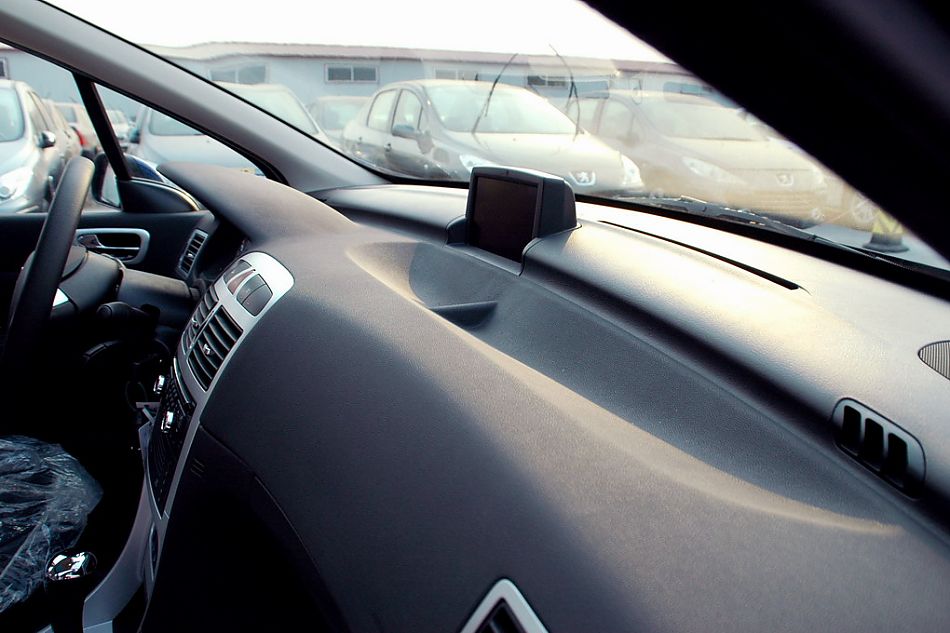 东风标致307两厢内饰