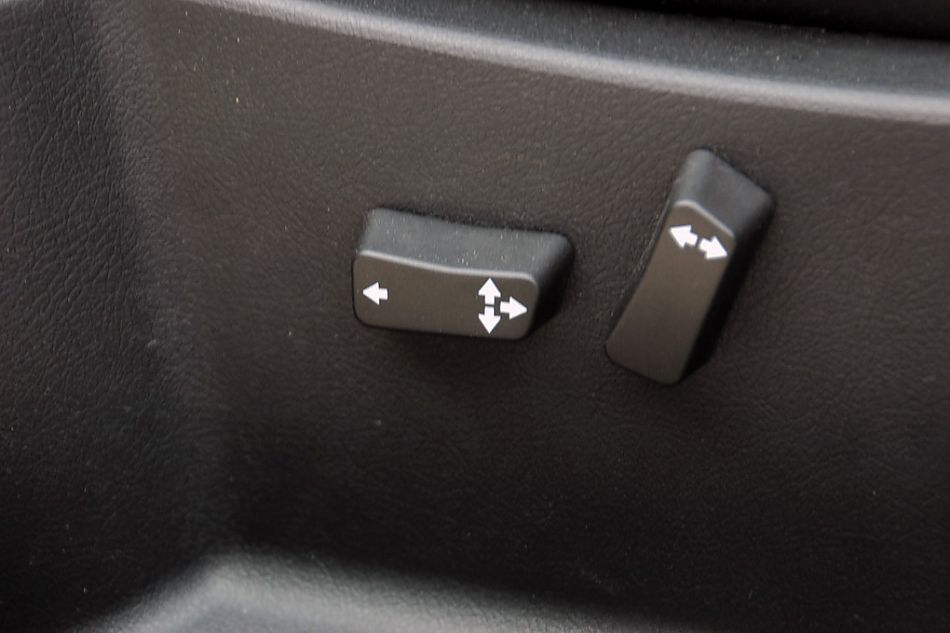 东风标致307两厢内饰