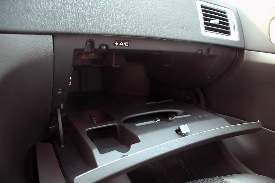 东风标致307两厢内饰