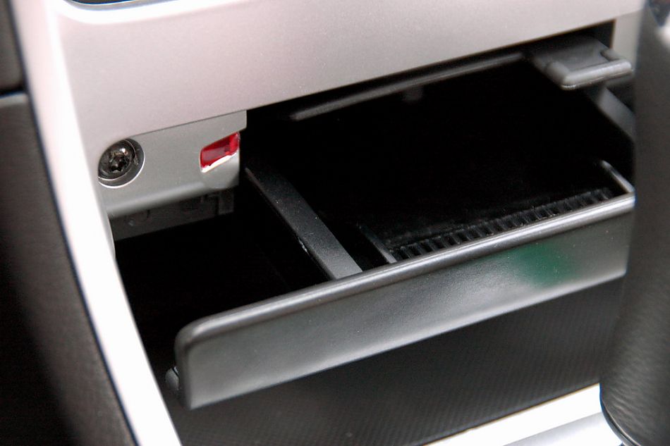 东风标致307两厢内饰