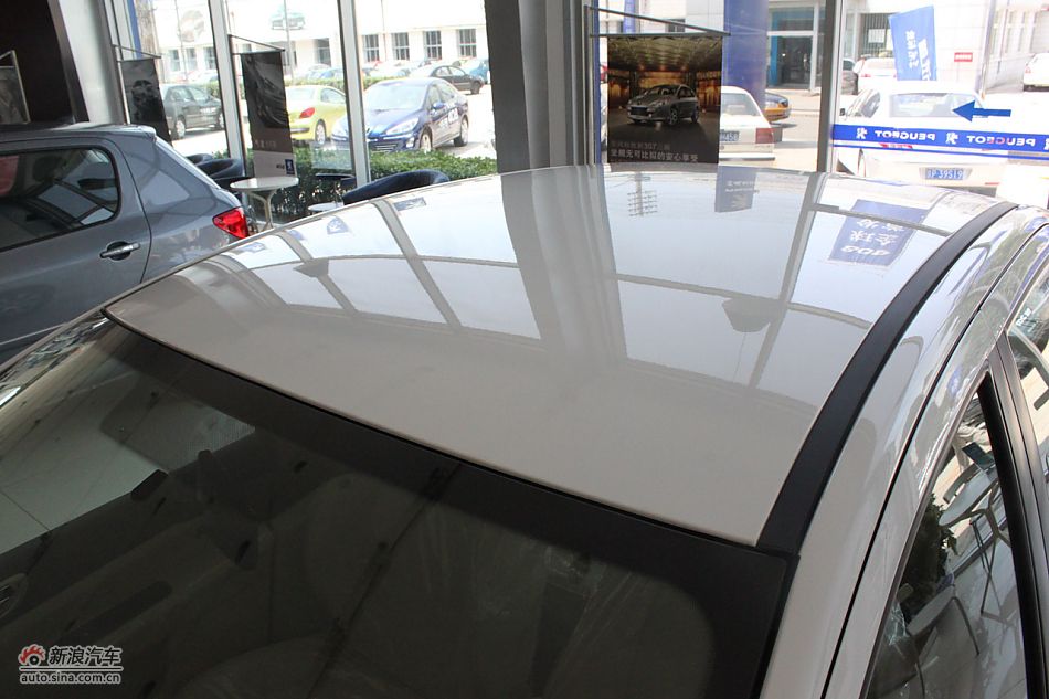 新标致307三厢外观整体