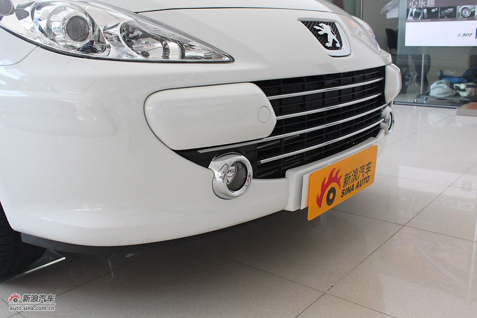 新标致307三厢外观细节