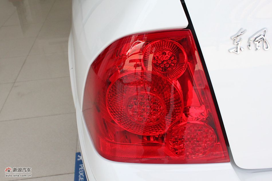 新标致307三厢外观细节