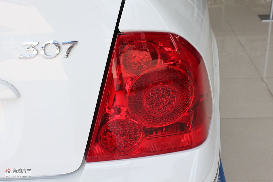 新标致307三厢外观细节
