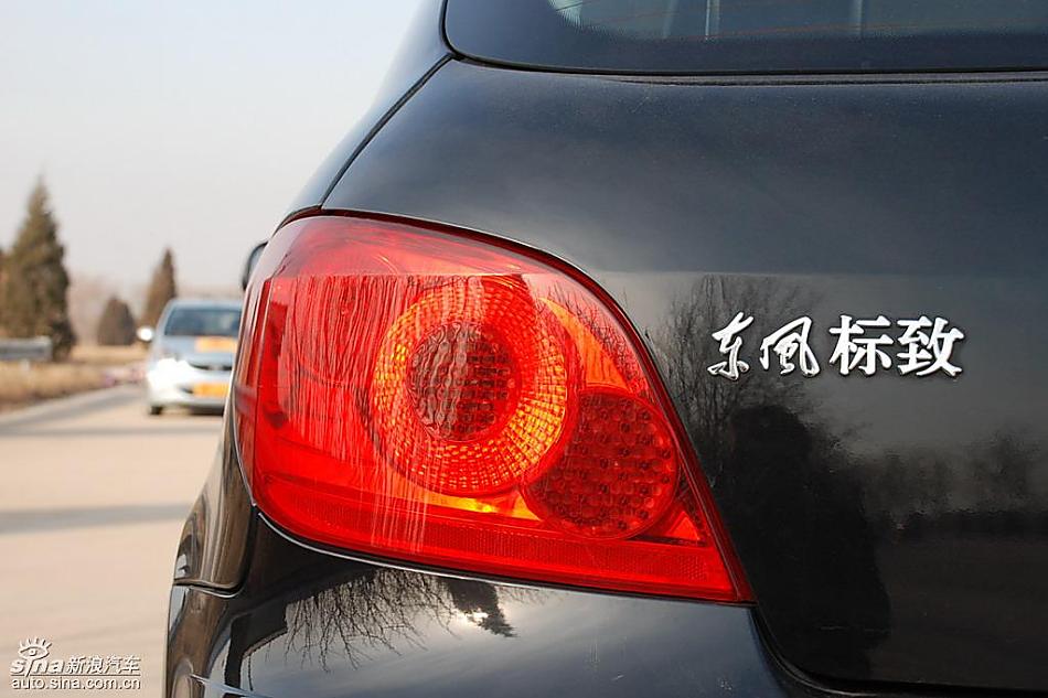 东风标致307两厢外观实拍图