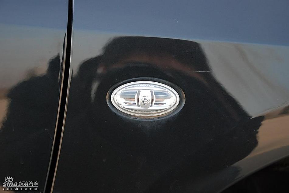 东风标致307两厢外观实拍图