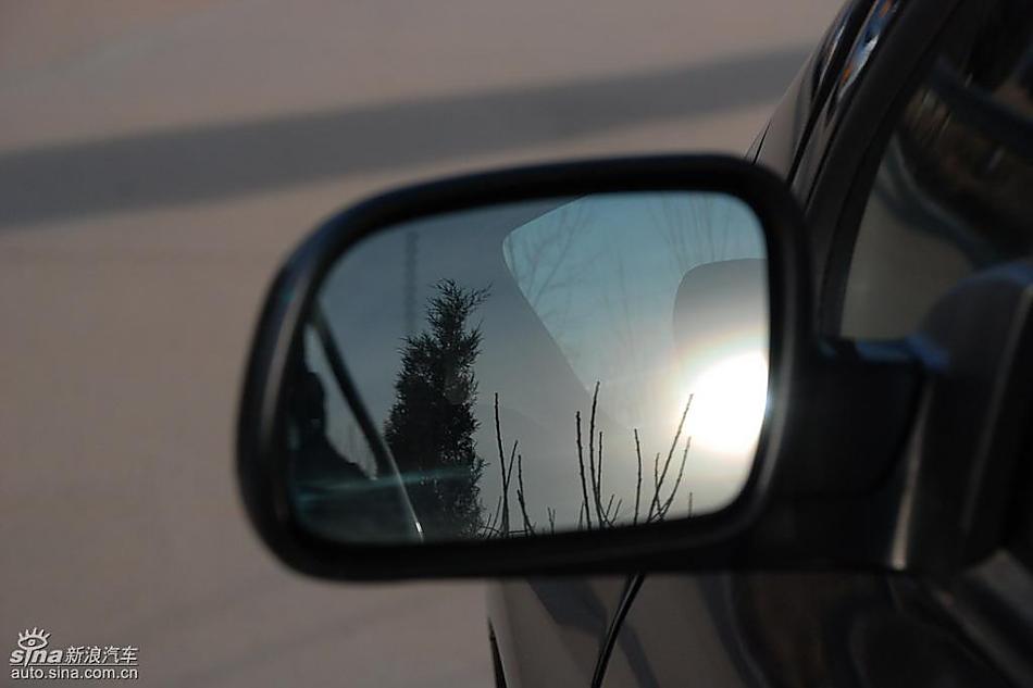 东风标致307两厢外观实拍图