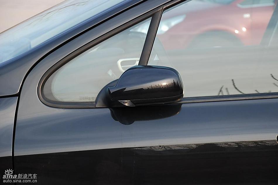 东风标致307两厢外观实拍图