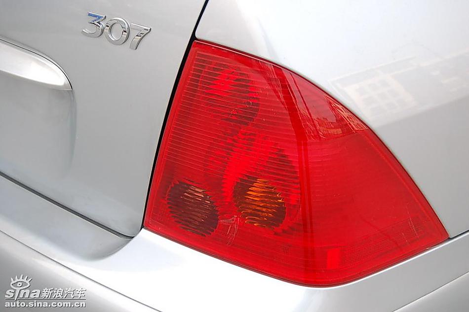 东风标致307Xs天窗版到店实拍