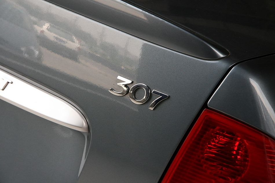 神龙汽车标致307尾部细节