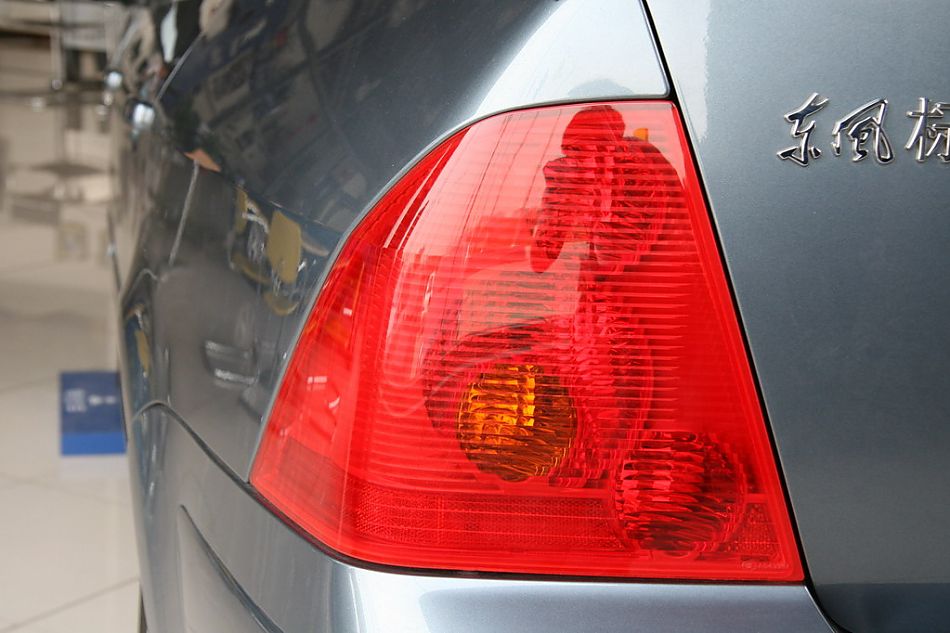 神龙汽车标致307尾灯
