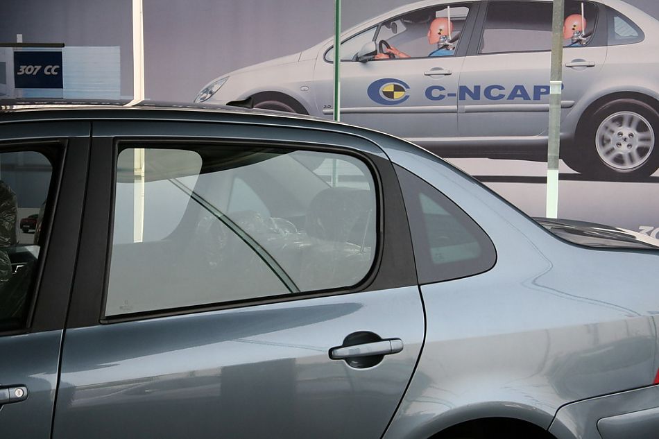 神龙汽车标致307外观