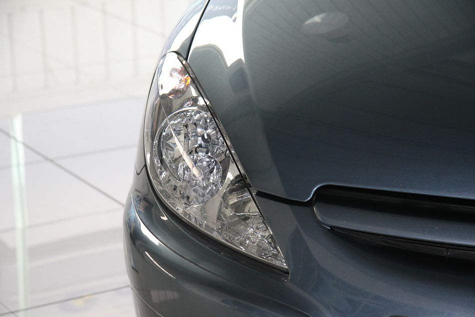 神龙汽车标致307前大灯