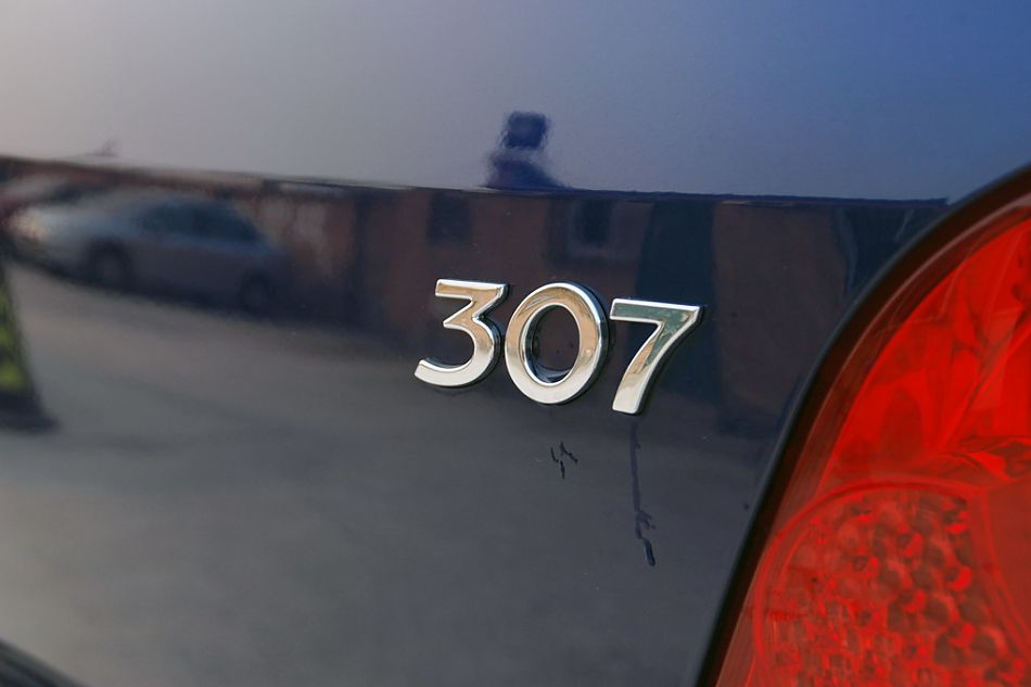 东风标致307两厢外观细节