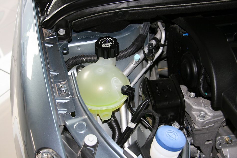 神龙汽车标致307发动机