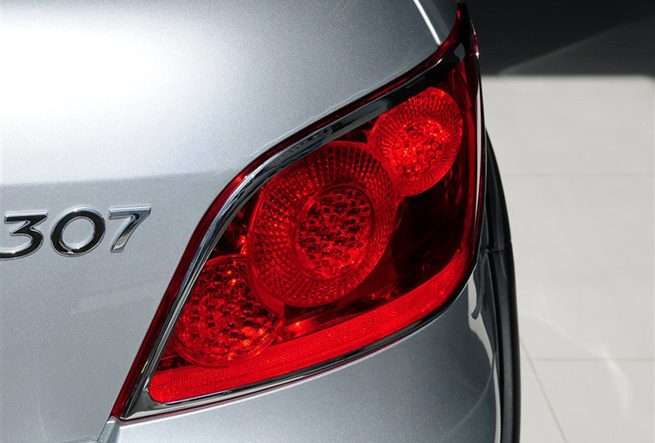 2013款标致307 1.6L自动CROSS