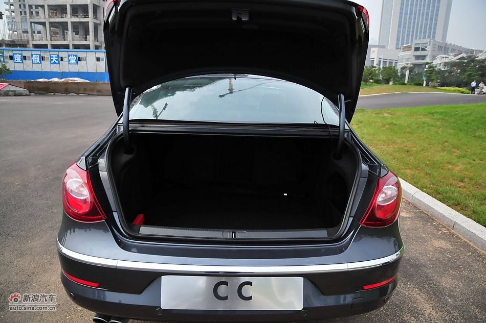 大众CC后备箱