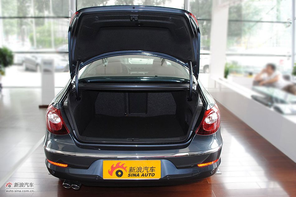 一汽大众CC发动机舱及悬挂实拍