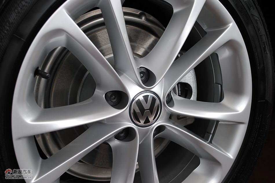 一汽大众CC发动机舱及悬挂实拍