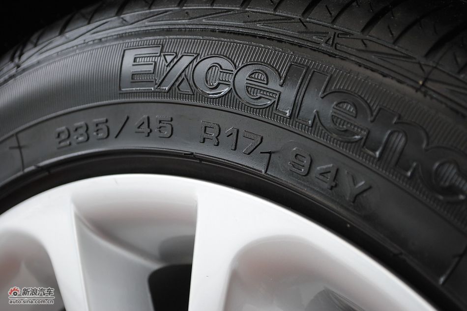 一汽大众CC发动机舱及悬挂实拍