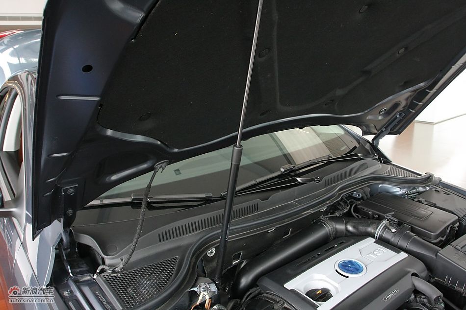 一汽大众CC发动机舱及悬挂实拍