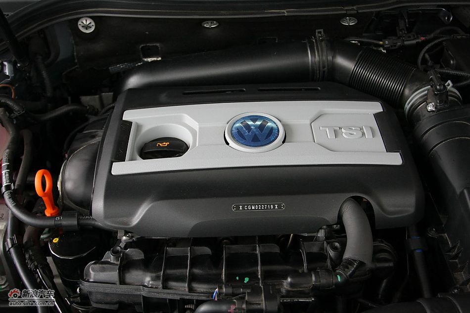 一汽大众CC发动机舱及悬挂实拍