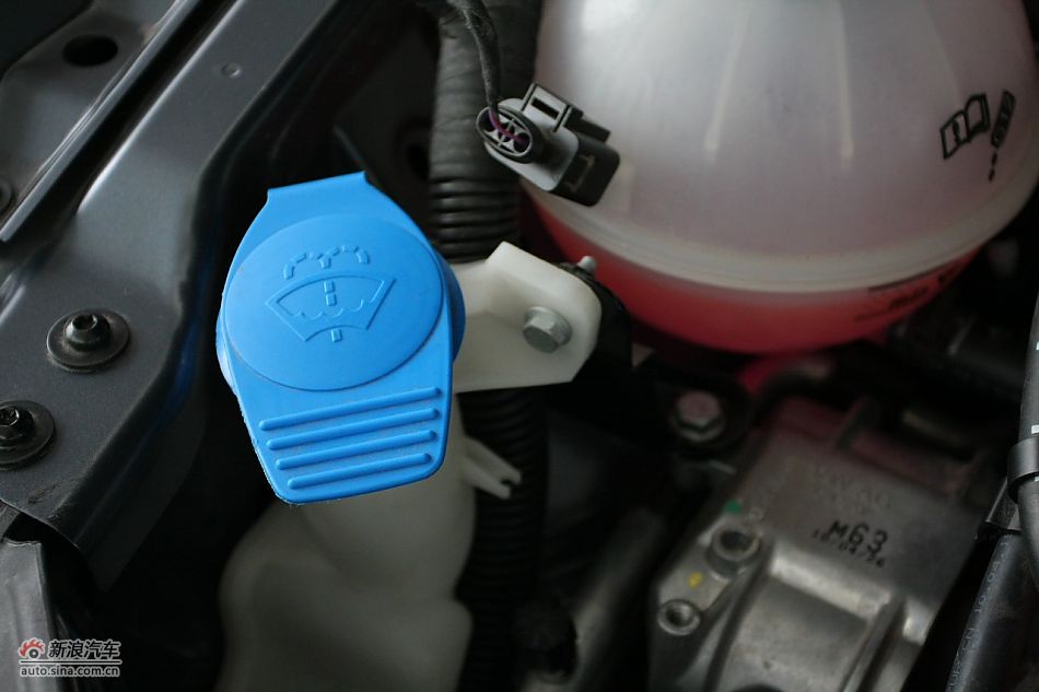 一汽大众CC发动机舱及悬挂实拍