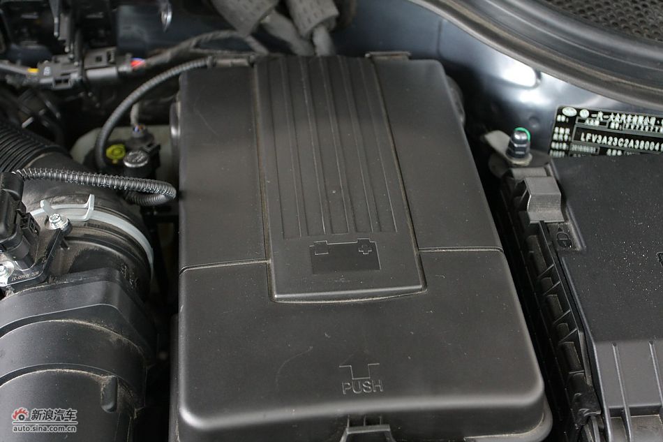 一汽大众CC发动机舱及悬挂实拍