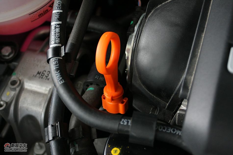 一汽大众CC发动机舱及悬挂实拍