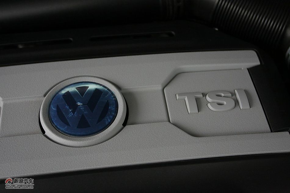 一汽大众CC发动机舱及悬挂实拍