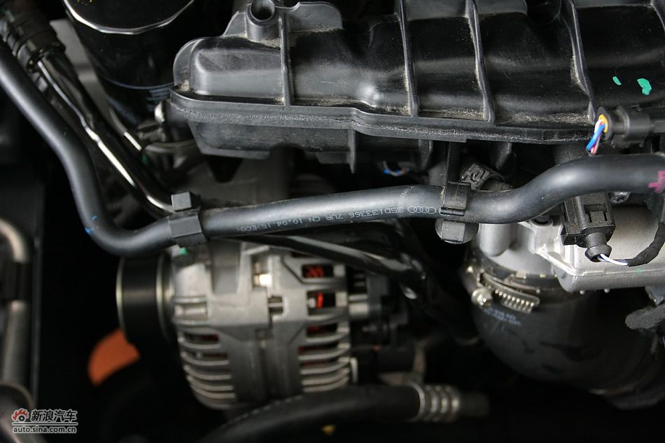 一汽大众CC发动机舱及悬挂实拍