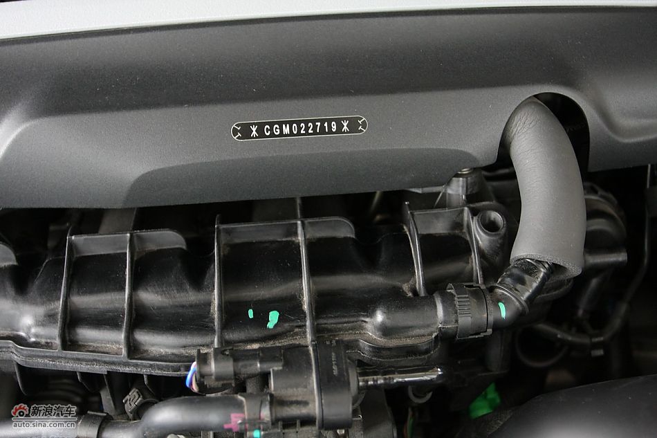 一汽大众CC发动机舱及悬挂实拍
