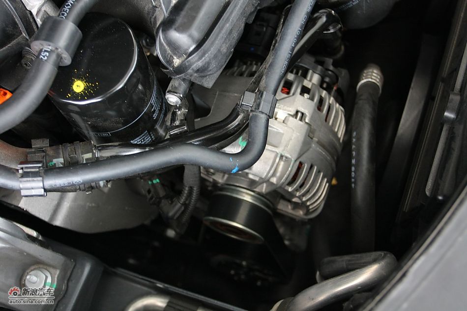 一汽大众CC发动机舱及悬挂实拍