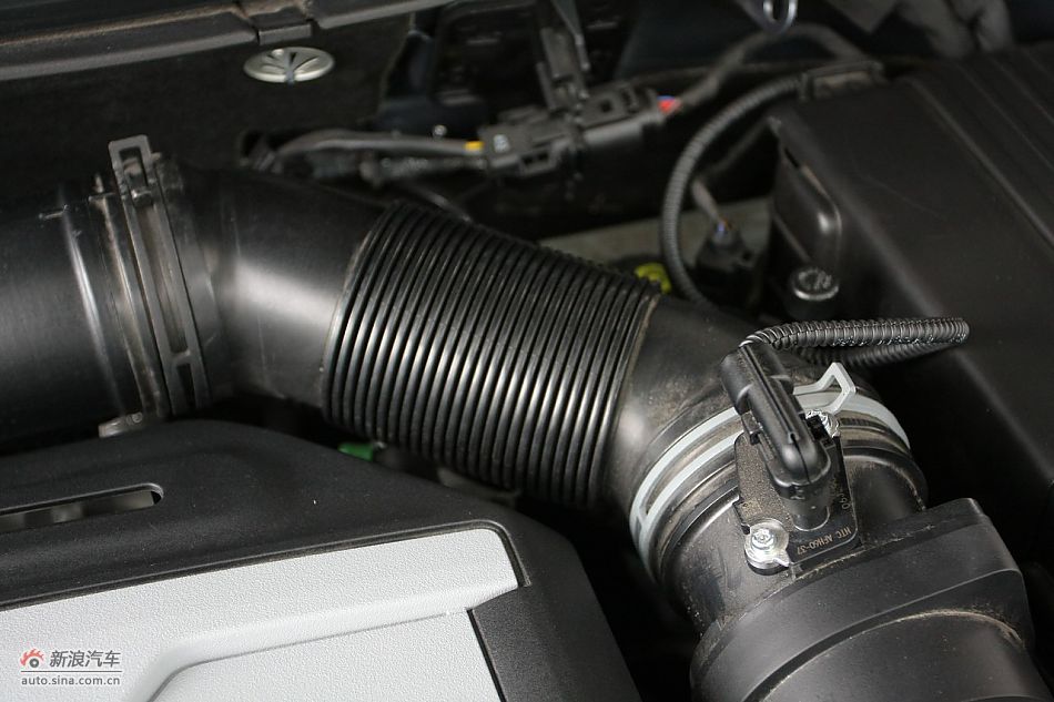 一汽大众CC发动机舱及悬挂实拍
