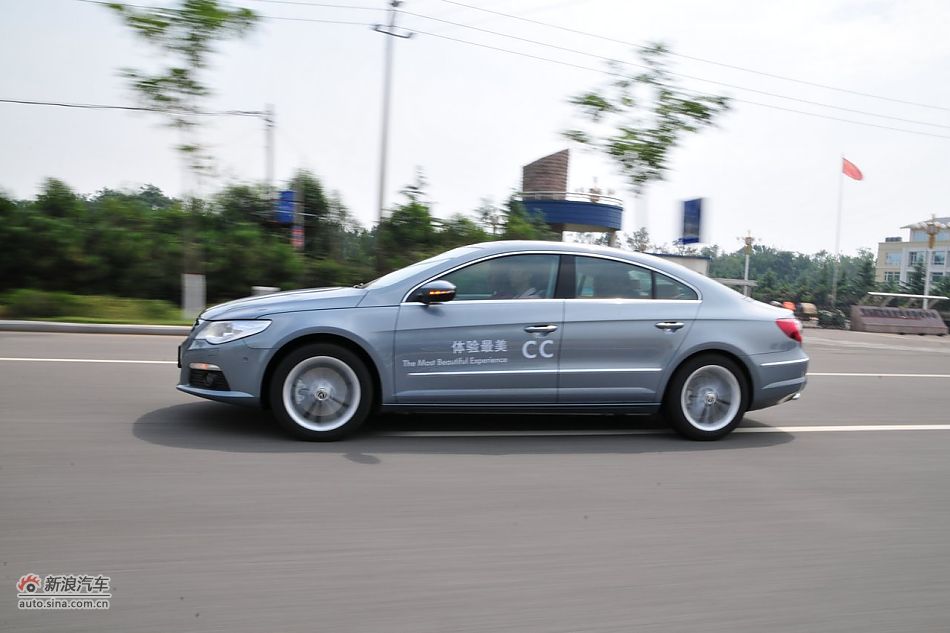 大众CC高速路动态实拍