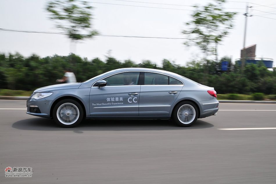 大众CC高速路动态实拍