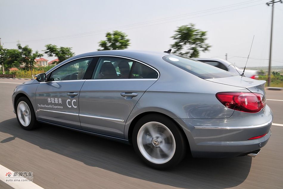 大众CC高速路动态实拍