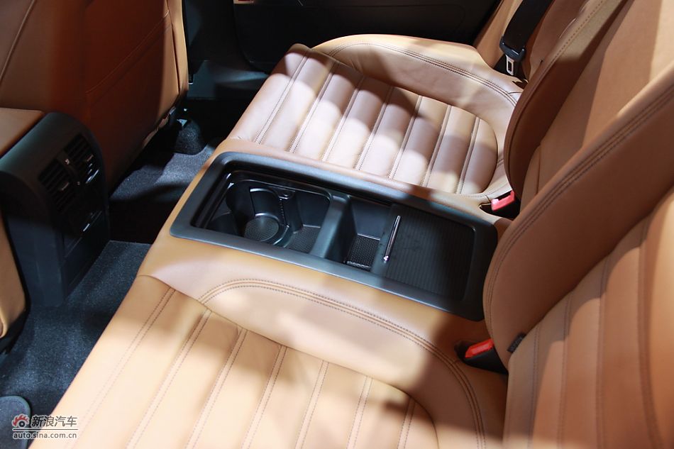 一汽大众CC内饰