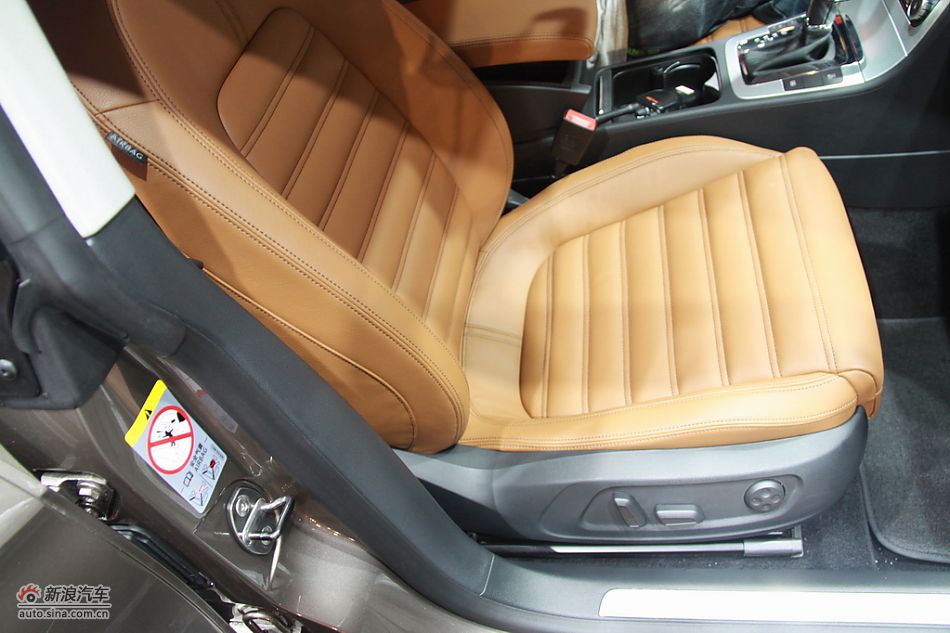 一汽大众CC内饰