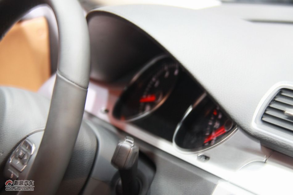 一汽大众CC内饰